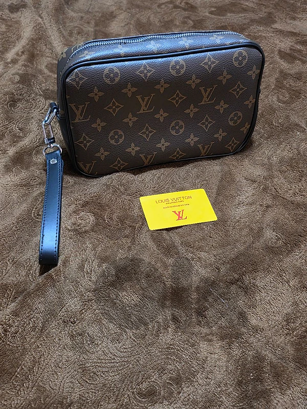 Louis Vuitton Pochette kasai unisex