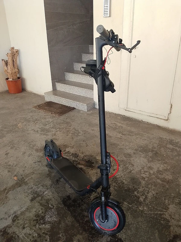 scoter mini robot with app size large not samlll!!!!!!
