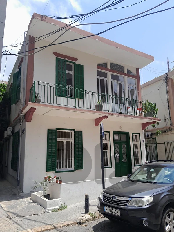 Renovated 2-Bedroom Ground-Floor Apartment with Private Terrace