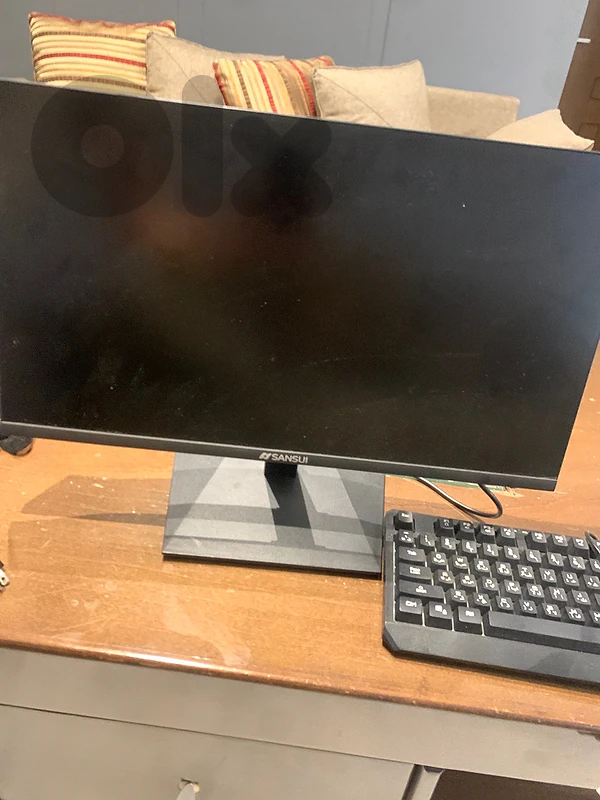 gaming screen 3 ups with keyboard
