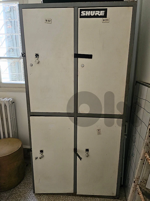 4 metal lockers with shelves