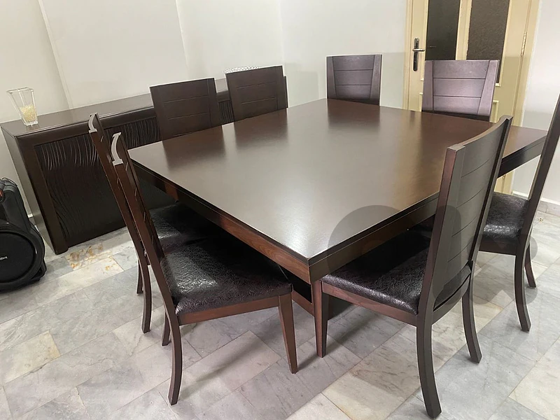 dinning table with chairs