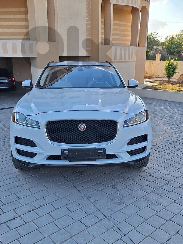 F-Pace premium. V6 3.5T clean carfax!! 2 original keys F-Pace premium. V6 3.5T clean carfax!! 2 original keys