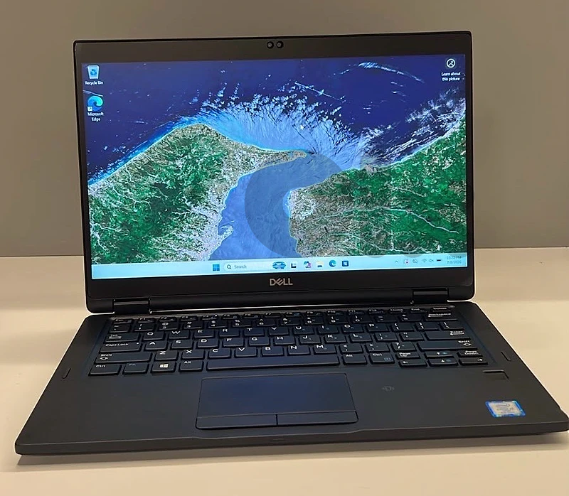 Dell Latitude 7390 2-in-1, 13.3” FHD touchscreen convertible.