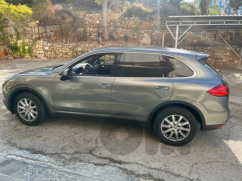 Porsche Cayenne 2011 v6