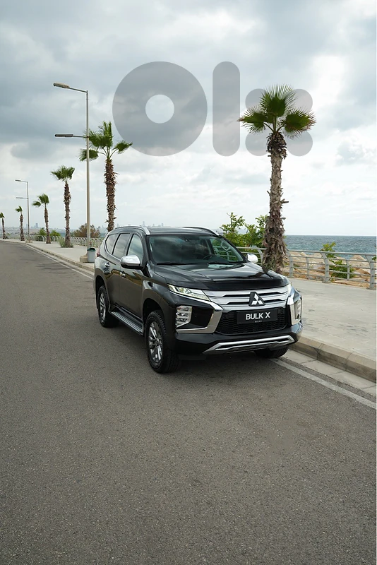 Mitsubishi Montero Sport - Like New !! - Sunroof - Leather Seats