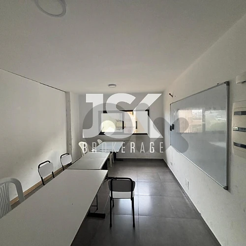 L21827 Office For Rent in Aoukar