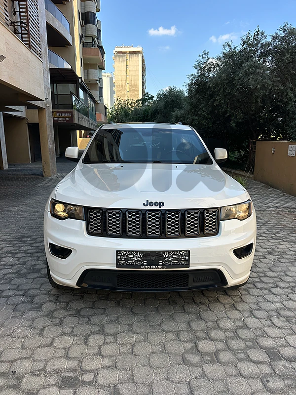 Jeep Grand Cherokee Altitude 2020 white on black (clean carfax-55000 miles)