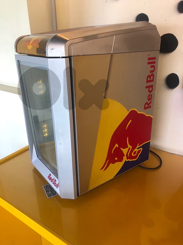 redbull fridge in excellent condition . 220$