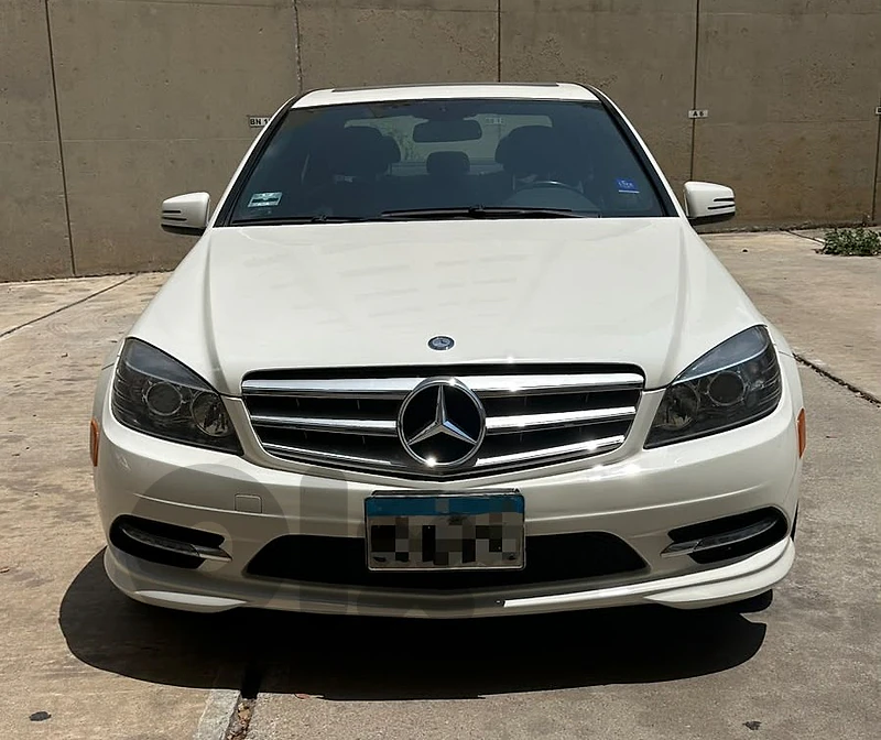 Mercedes-Benz C300 2011 – Only 124,000 KM