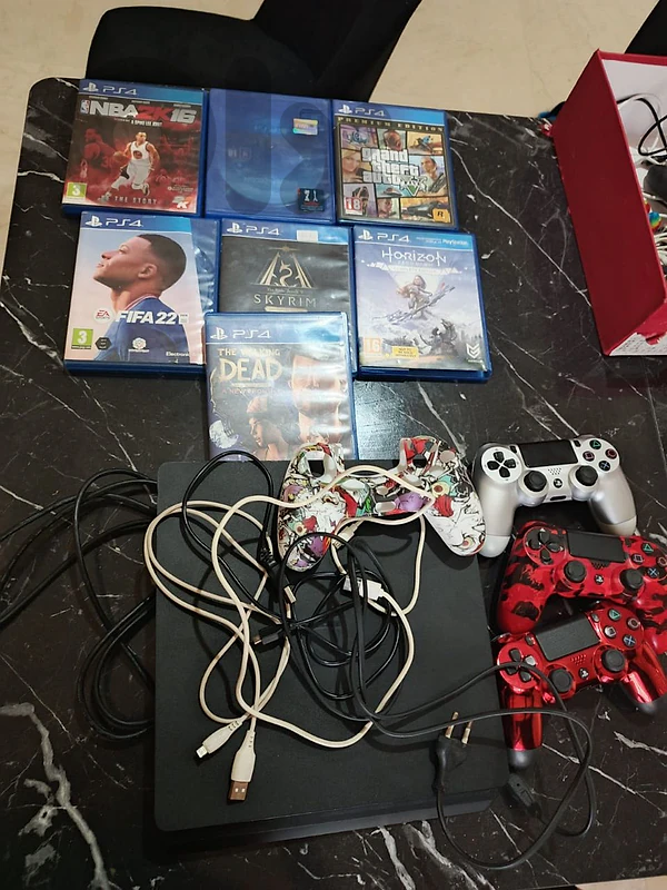 Ps4 used like new