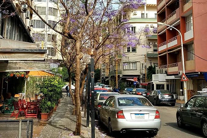 AH-HKL-592 Shop for Sale in Badaro – 50 SQM with Parking