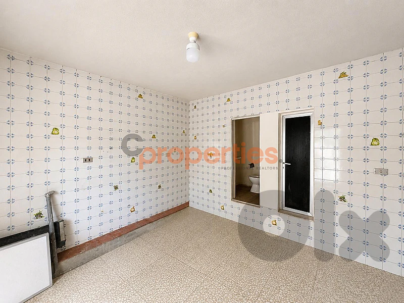 Shop For Rent in Hazmieh – محل للإيجار في الحازمية – CPCH53