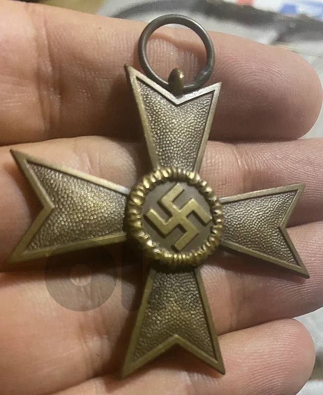 وسام نيشان الحرب نازي الماني سنة ١٩٣٩ مع ورقته الاصلية Nazi badge