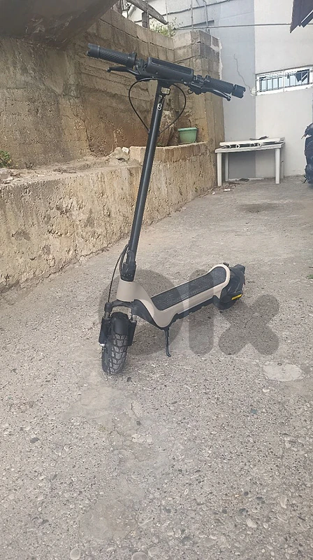 scooter 🛴 2000W 48V 24AH 5-10-20-45KM/h 🛣️250KM ⚖️200KG. 70 786 550