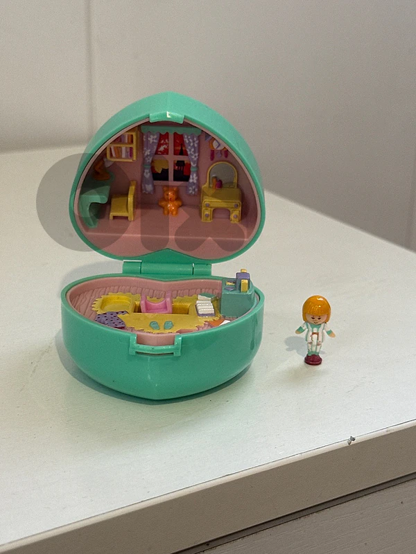 1991 Polly Pocket Bluebird Midge's Bedtime Case with doll
