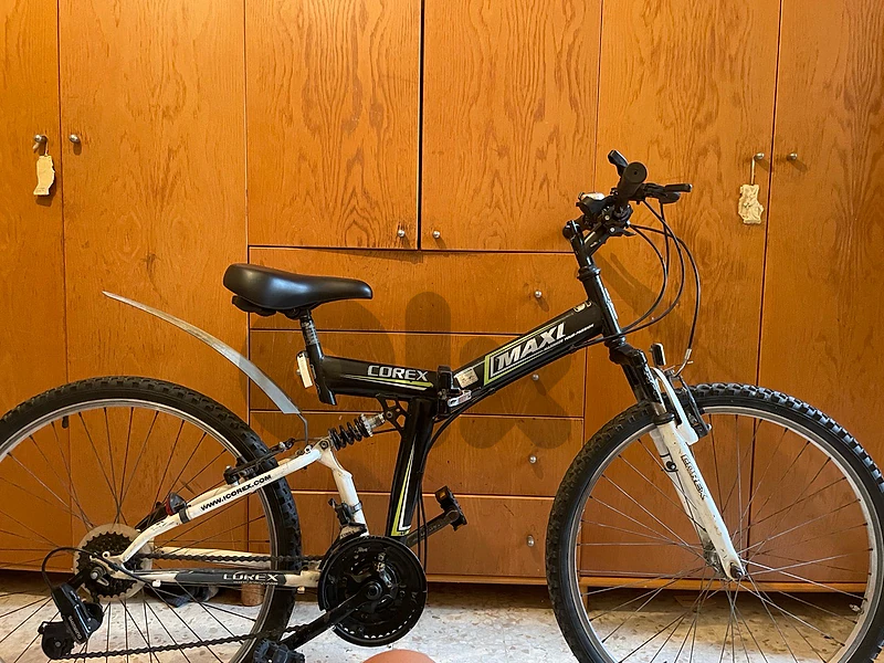 its come with a ather seat and a helmet and a light its come with a ather seat and a helmet and a light