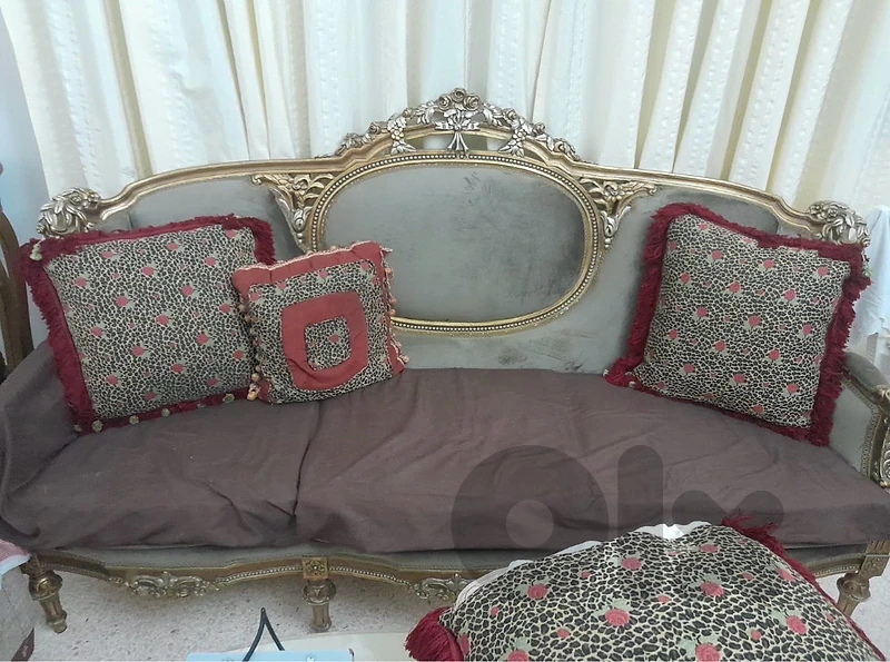 طقم كنبايات ٢ صغار وحده كبيره مع طاوله رخام مرمر
