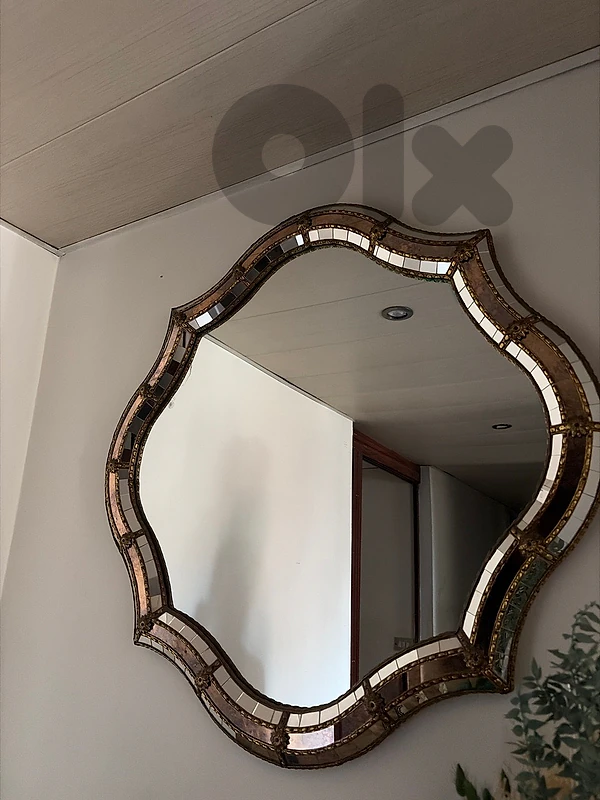 Wall mirror