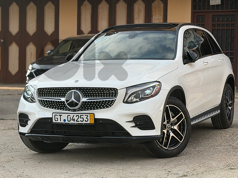 GLC 300 4matic Amg package 5 cameras full options