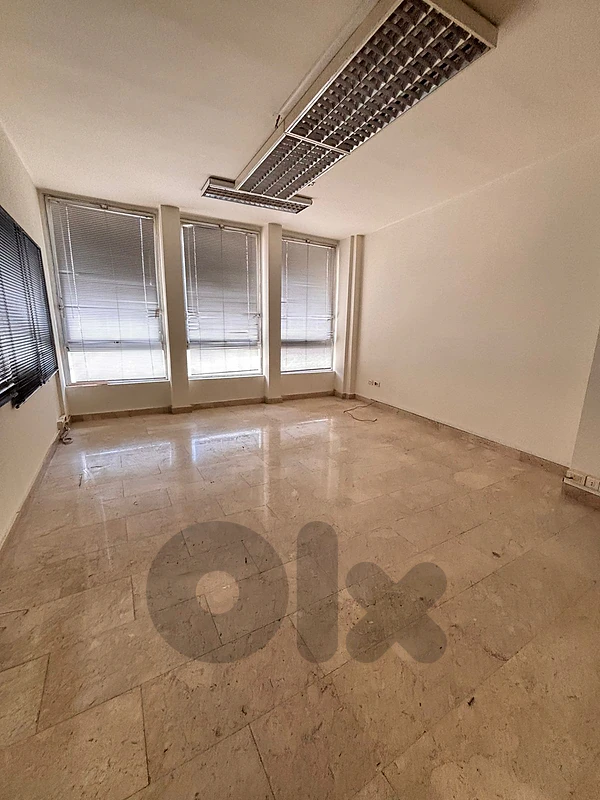 Office Building for Sale in the Heart of Hamraمبنى مكاتب للبيع في الحم
