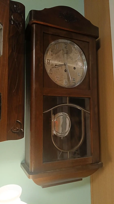 Vintage Hermle Mechanical Wall Clock –
ساعة حائط انتيك ألمانية