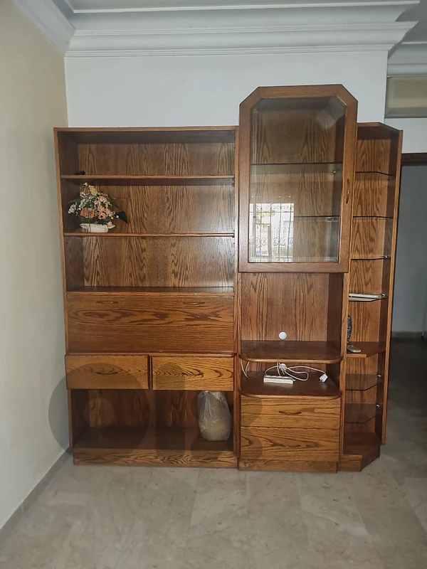 Handmade Solid Oak Display Cabinetخزانة مصنوعة يدوياً من خشب السنديان