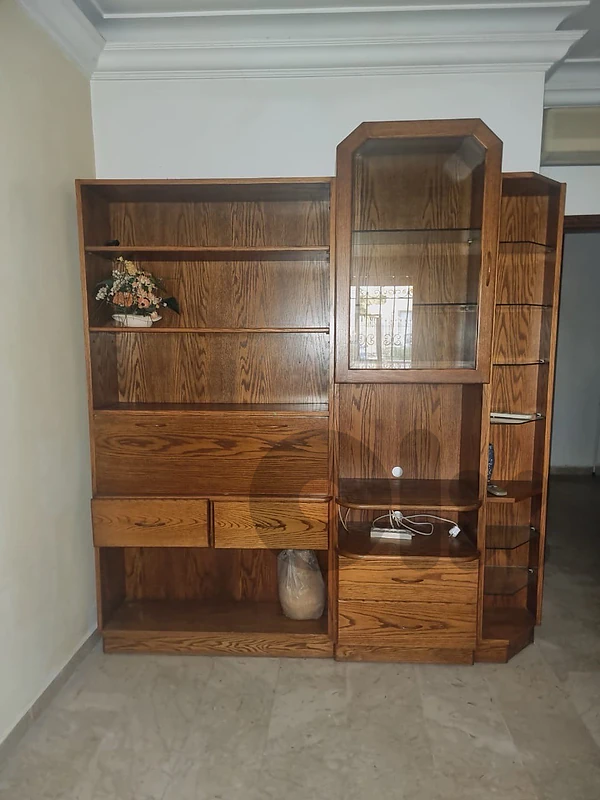 Handmade Solid Oak Display Cabinetخزانة مصنوعة يدوياً من خشب السنديان