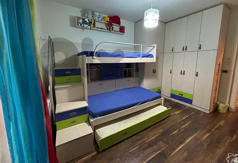 full bedroom