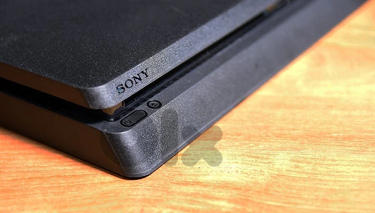 ps4 with one controller and 6 cds ps4 with one controller and 6 cds