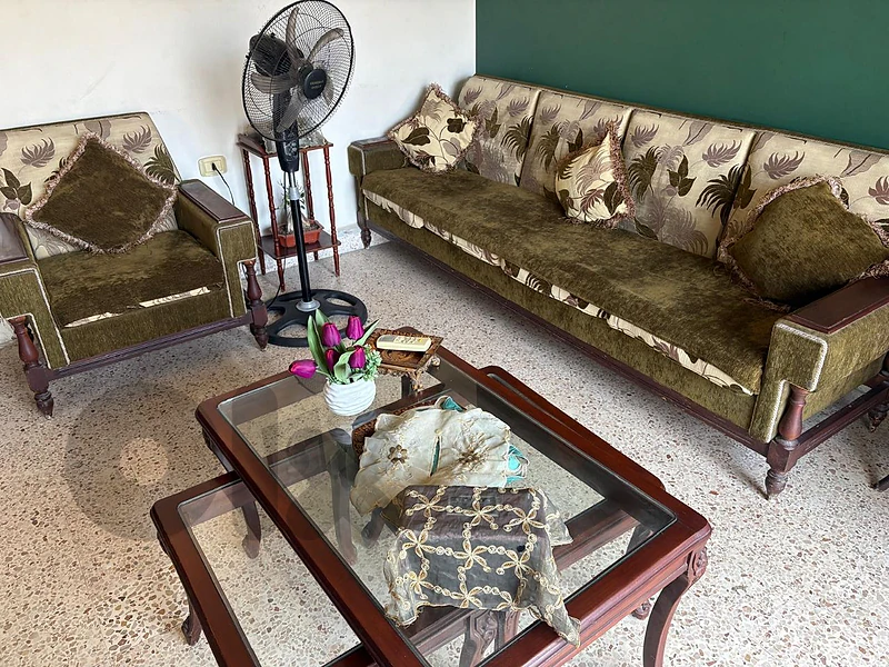salon & its items