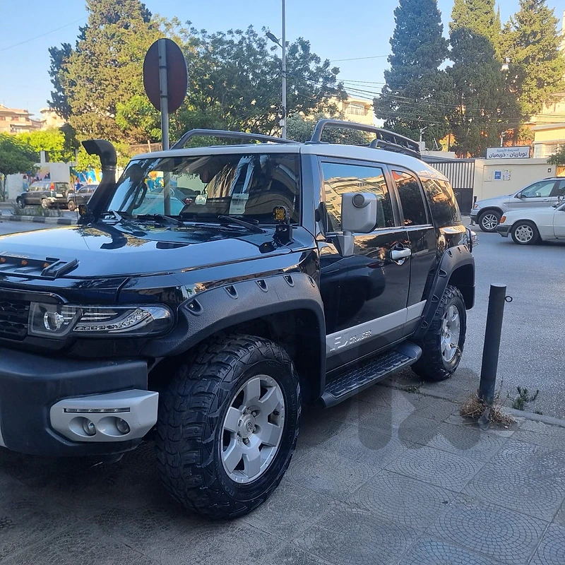 Toyota FJ Cruiser 2008 + look