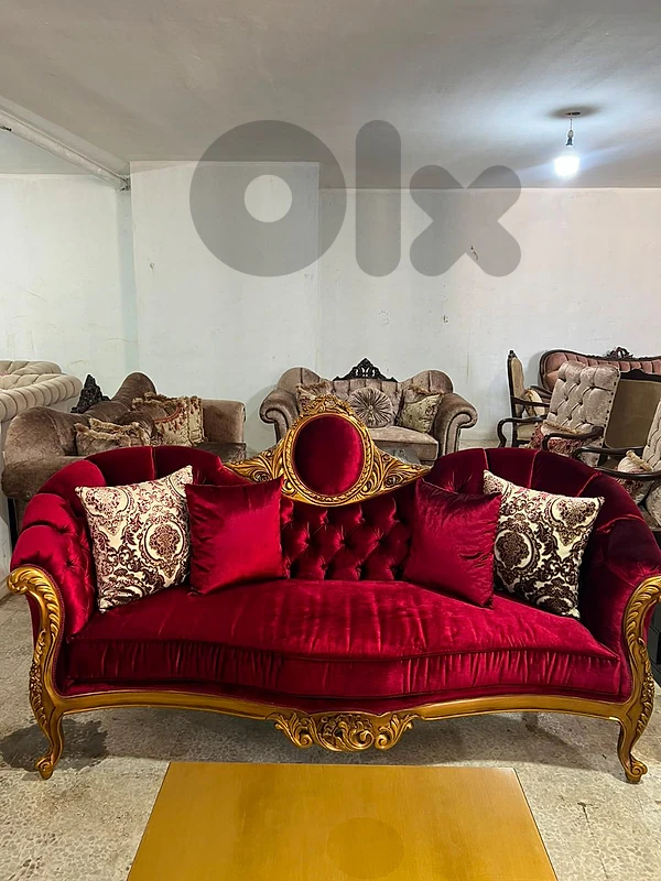 طقم كنبايات حفر خشب زان خمس قطع وطاولة شبه جديد طقم كنبايات حفر خشب زان خمس قطع وطاولة شبه جديد