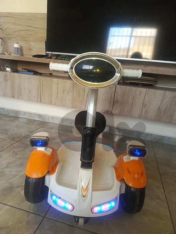 e scooter for kids (Perfect Condition)