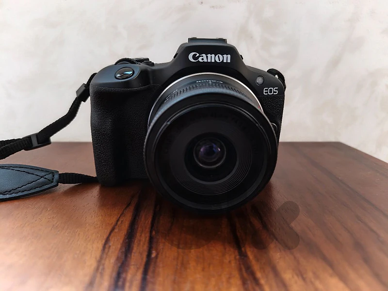 canon eos(r100)