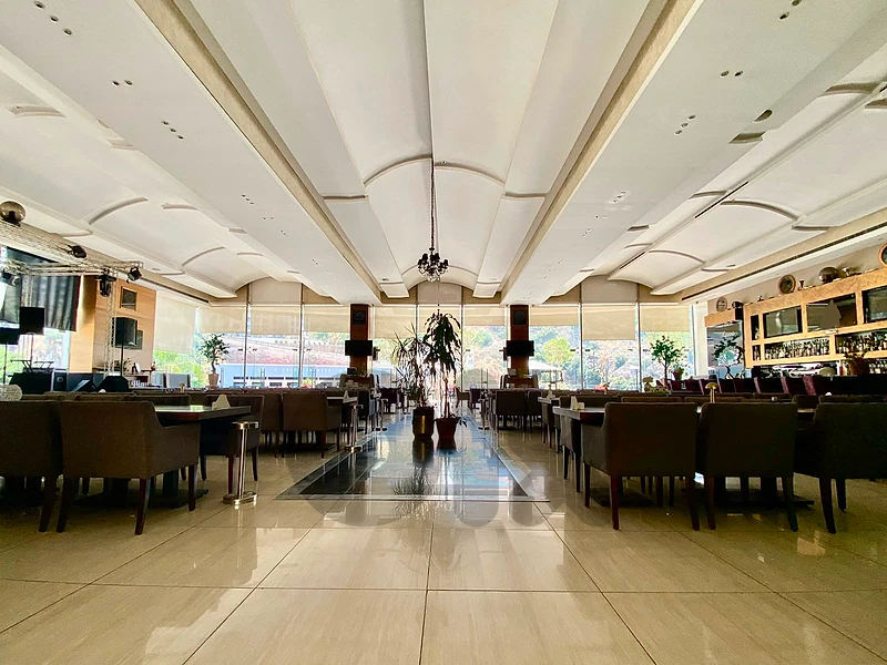 Fully Furnished Restaurant for Rent in Anteliasمطعم مؤثث بالكامل