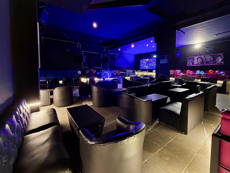 Fully Furnished Nightclub for Rent in Anteliasملهى ليلي مؤثث بالكامل