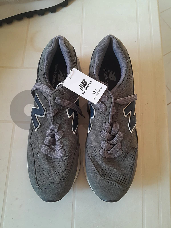 running shoes for sport or casual daily dress (size 41-42)