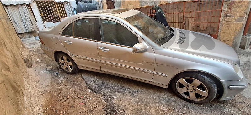 Mercedes-Benz 240/260/280 2002 2002