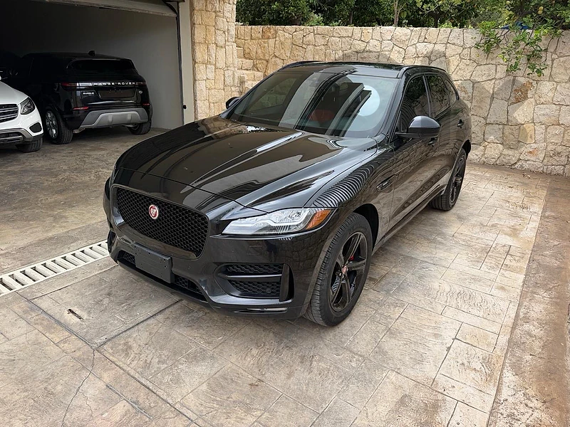 Jaguar F-Pace 2018 25t R-dynamic 2018 clean carfax full options!