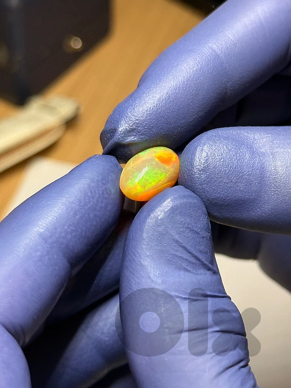 5 karat natural and sharpened opal chat with me