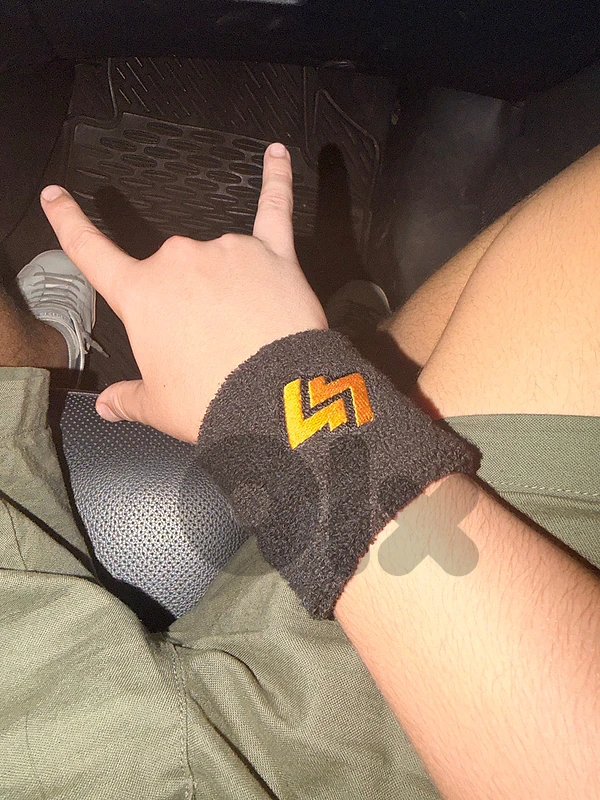 jihad el khatib wrist band vs hekmeh