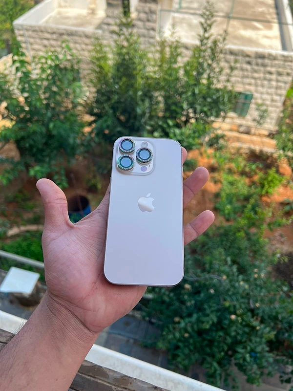 iphone 16 pro tbdeel 3la nfso white 2w be3