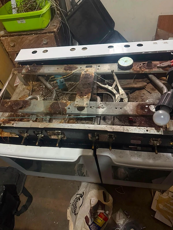 تصليح جميع انواع افران الغاز و بيع و شراء جميع القطع الجديدة و الستعمل