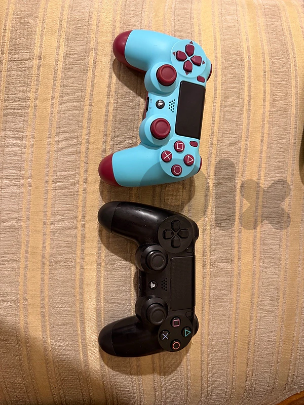 2 original PS4 controllers for sale 76171313