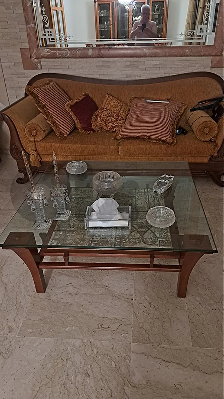 طاولة صالون نص