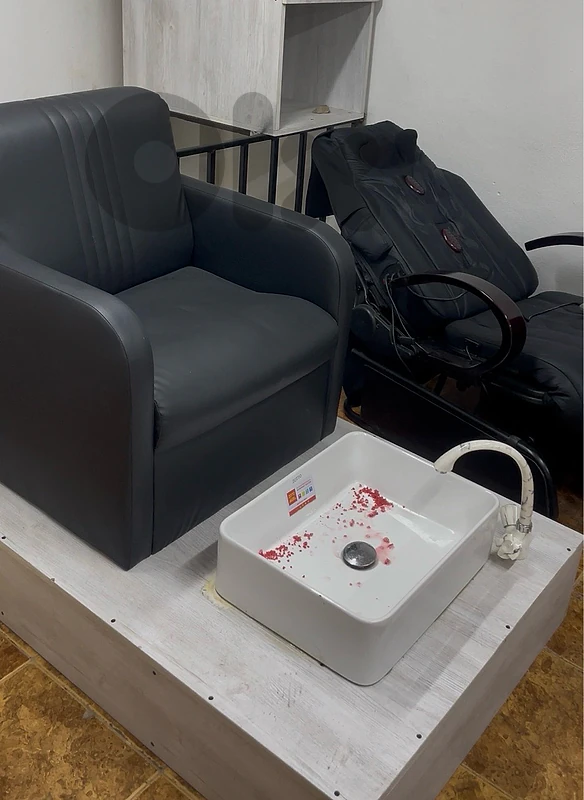beauty salon equipments and tools