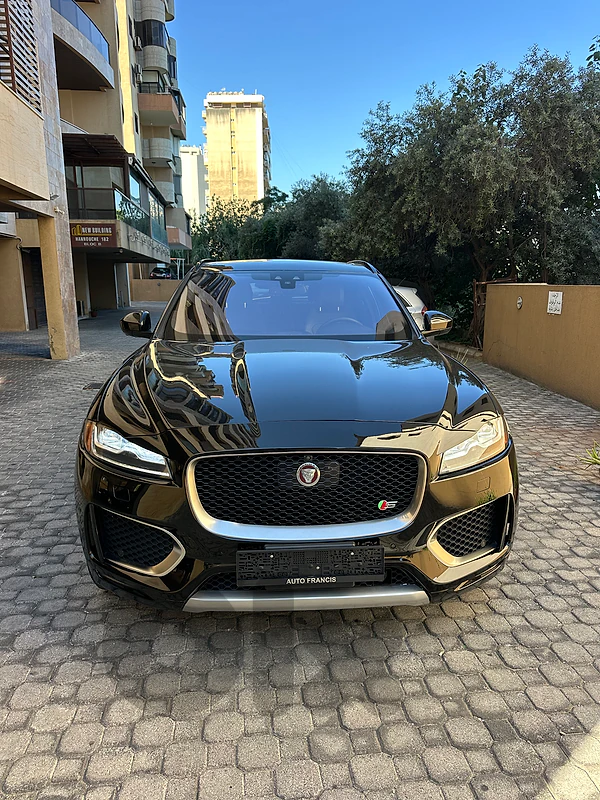 Jaguar F-Pace S V6 2017 black on black (clean carfax-62000 miles)
