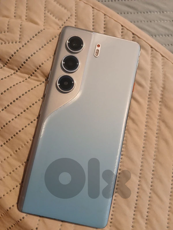 camon 50 pro 5g  needs a screenn