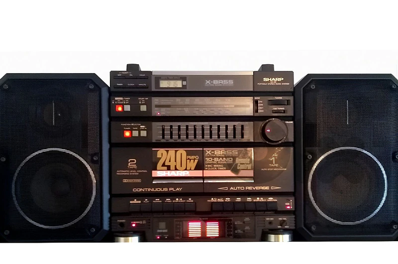 rare Vintage stereo
With Classic sound level meter screen / working